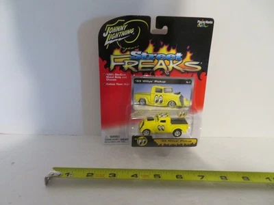 Johnny Lightning Street Freaks 1933 camioneta Willys amarilla 2004 sin usar, en caja Foto 1 de 4