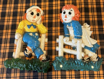 Placa de parede de plástico grande 2 peças Raggy Ann da Syroco - Imagem 1 de 4