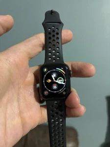 Apple Watch Series 6 40mm Space Gray GPS - Photo 1 sur 6