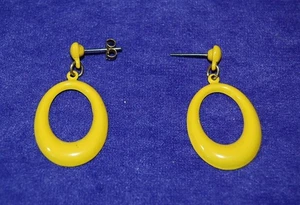 Par de aretes de aro amarillos vintage de aproximadamente 1-3/8" de largo - Mi lote #18C - Imagen 1 de 2