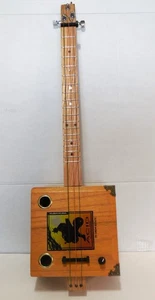 Cigar Box Gitarre, 3 Saiten, Metallbünde, Piezo Sound PU (siehe Beschreibung) (Stk#104) - Bild 1 von 2