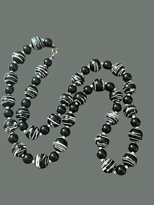 Vintage black white bead necklace paint splatter spring clasp 30" - Picture 1 of 4
