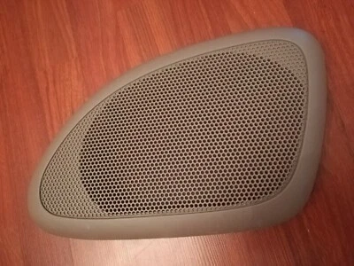 Chrysler Sebring Cabrio Altavoz-Cubierta Caja Infinity Trasera Derecha Foto 1 de 4