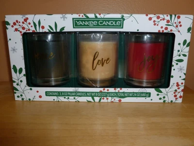 Conjunto de presente de Natal Yankee Candle "Peace Love Joy" 3, 8 oz velas pilar Natal - Imagem 1 de 3