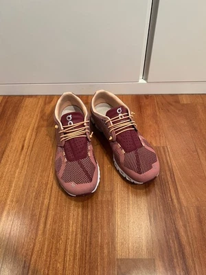 On Cloud Schuhe Sneaker Gr. 41 (Rose / Mulberry, Rot / Orange, Running) - Bild 1 von 4