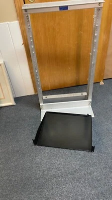 Chatsworth - 2 post - 36" high - 19" Width - Image 1 of 3