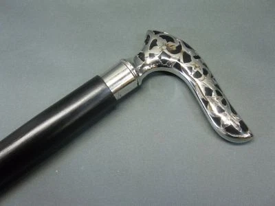 Bastón victoriano antiguo de madera para caminar con mango de diseñador vintage de latón plateado Foto 1 de 4