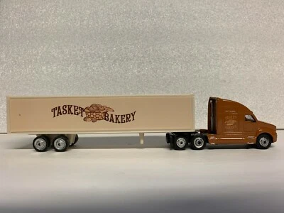 HO Scale 1:87 Classic Metal Works Tasket Bakery SC Tractor/Trailer - Image 1 of 4