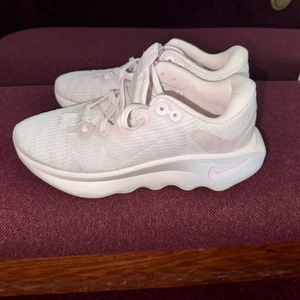 Nike Motiva Low Pearl Pink W Size 8- DV1238-601 Shoes - Picture 1 of 8
