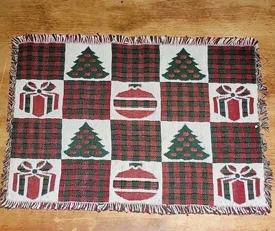 VTG Hand Woven Christmas Placemat Table Runner Red White Green Cottage 20" × 14" - Image 1 of 4