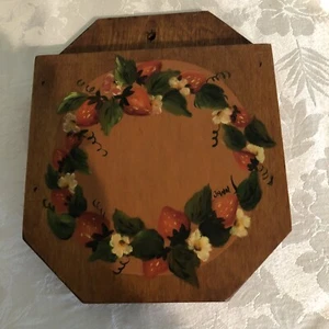 80's HANDMADE/PAINTED STRAWBERRY DESIGN FLY SWATTER HOLDER EUC - Bild 1 von 7