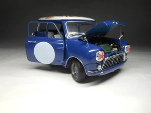 Kyosho 1 18 Morris Mini Cooper S 1 18 fixed to Wave T case M mirror ... no origi - Picture 1 of 10