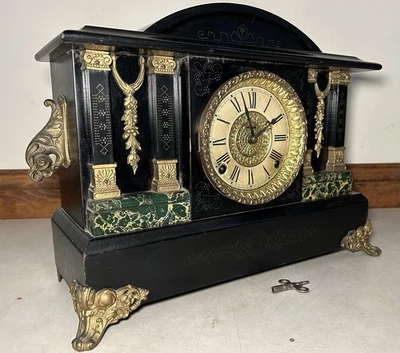 Antiguo reloj de escritorio Ingraham 8 días 1/2 horas campana negro sobre mesa estante Foto 1 de 4