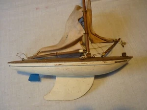 VINTAGE STAR POND YACHT ENDEAVOUR II "GUARANTEED TO SAIL" FOR RESTORATION 16" - Picture 1 of 8