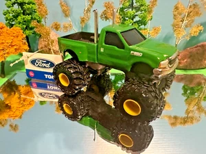 John Deere, 1/64 Ertl Custom Lifted Ford F350 Lariat Super Duty Farm Toy Truck - Picture 1 of 4