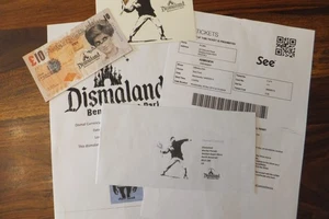 Banksy signed tenner & dismaland stamp + Original postcard 2015 from WSM Lils05 - Picture 1 of 18