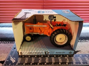 Allis Chalmers D17 Series IV 1/16 diecast farm tractor replica by Scale Models - Picture 1 of 6