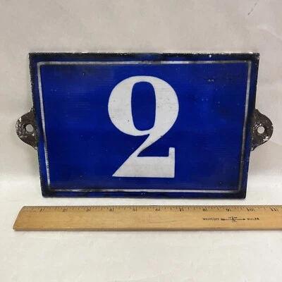 CASA VINTAGE o ANTIGUA PORCELANA ESMALTE SOBRE METAL NÚMERO 2, ¿FRANCESA? Foto 1 de 4