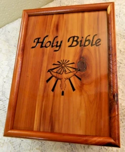 Heilige Bibel Friedenstaube Katholische NAB Ausgabe in Holz Zedernbox Etui Neu - Bild 1 von 6