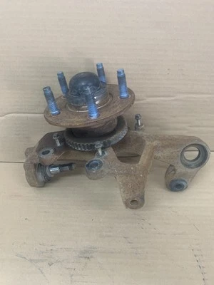 Passenger Rear Knuckle/Stub Spindle And Hub Fits 97-00 LINCOLN CONTINENTAL - Image 1 of 4