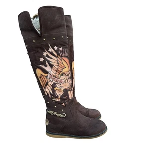 Botas Ed Hardy Mujer Marrón Sobre la Rodilla Diseño Águila Tachonadas Forradas Talla 7 - Imagen 1 de 12
