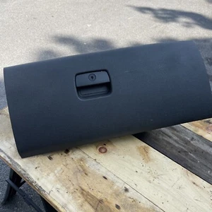 Chevrolet Silverado 1500 2007-2013 guante inferior/caja de almacenamiento 25885268 negro GM OEM - Imagen 1 de 7