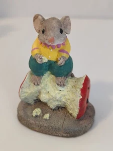 Estatuilla de cerámica vintage RGML pintada a mano ratón sobre núcleo de manzana - Imagen 1 de 6