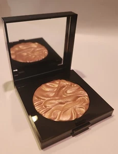 Laura Mercier Face Illuminator, Shade: Indiscretion - Picture 1 of 3