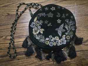Wunderschöne Vintage Zara Tasche. Grüner Samt. Handbestickt. Neu ohne Etikett - Bild 1 von 7