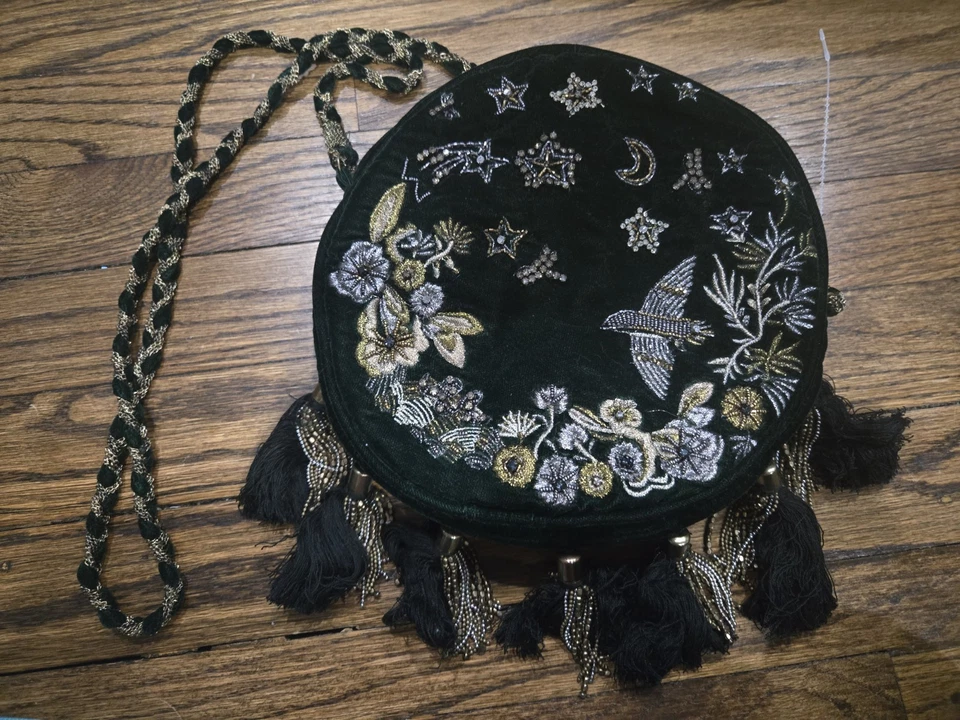 Precioso bolso vintage de Zara. Terciopelo verde. Bordado a mano. Nuevo sin etiquetas Foto 1 de 4