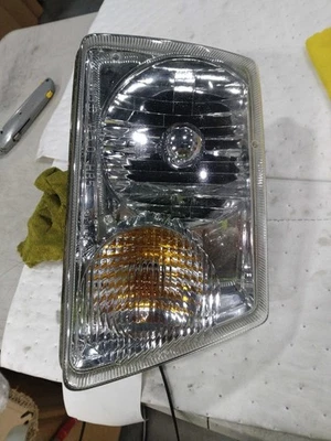 2010 Ford Ranger Right Headlight Assembly Black OEM Used 134K Miles - Imagem 1 de 4