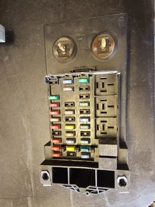 + Caja de fusibles módulo multifunción Ford F-150 F150 1999-2003 YL34-14B205-JB AT - Imagen 1 de 4