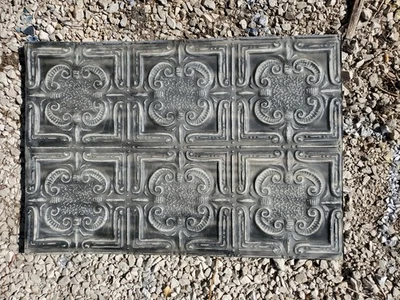 ANTIGUO AZULEJO DE TECHO DE HOJALATA DE METAL 36” X 24” RECUPERADO VINTAGE Foto 1 de 2