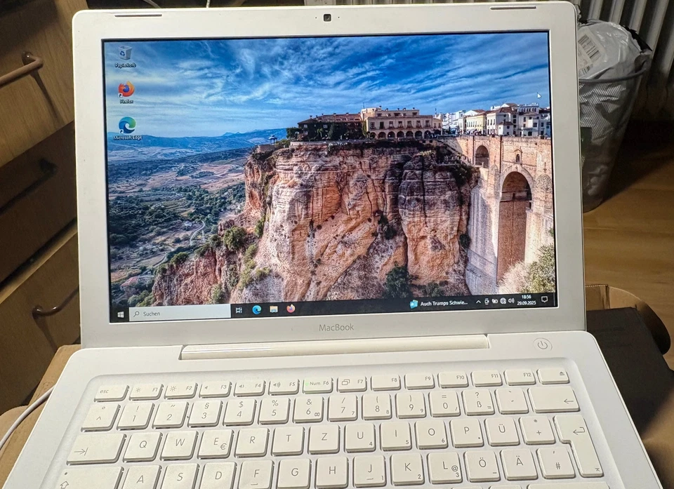 Apple MacBook A1181   2007,4GB Ram,Neu, OVP Unbenutzt - Bild 1 von 4