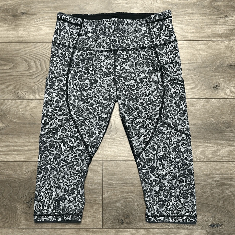 Lululemon Outrun Crop Mini Cinder Lace White Black Mesh Leggings Size 10 - Image 1 of 4