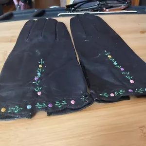 Black Embroidered Kid Gloves Small, no markings probably a size 6 - Picture 1 of 3