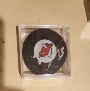 NEW JERSEY DEVILS SCOTT GOMEZ #21 AUTOGRAPHED NHL HOCKEY PUCK NJ DEVILS LOA - Picture 1 of 1