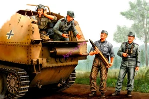Hobbyboss 84402 1/35 Scale German SPG Crew Figures MODEL NEW - Picture 1 of 4