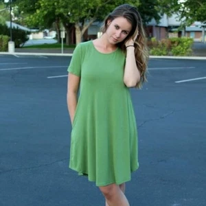 NWT Green Dress Short Sleeve T-Shirt Pockets Spring Summer Midi Women's Medium - Picture 1 of 2