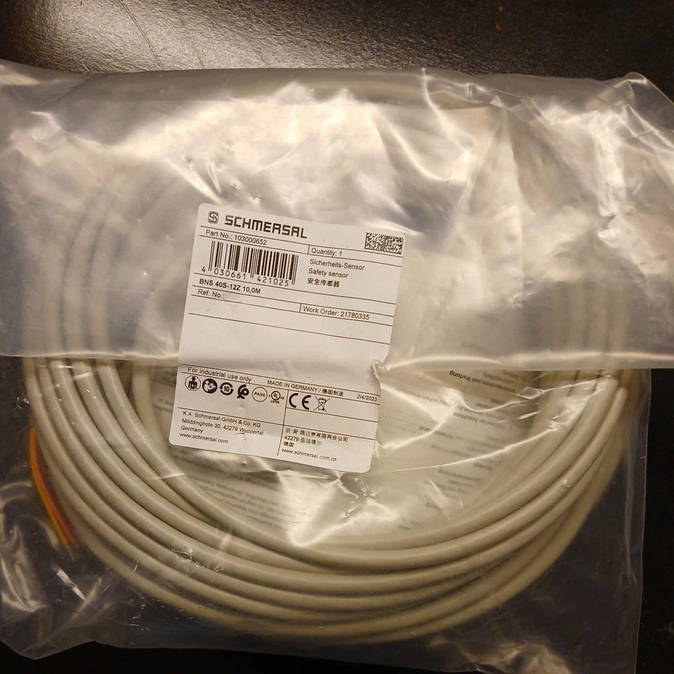 SCHMERSAL PN103000652 BNS 40S-12Z 10 METER CABLE MAGNETIC SAFETY SENSOR SWITCH  - Image 1 of 2