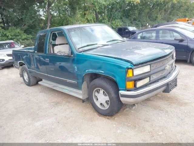 Radiator 8-305 With Engine Oil Cooler Fits 96-98 CHEVROLET 1500 PICKUP 5181305 Foto 1 de 4