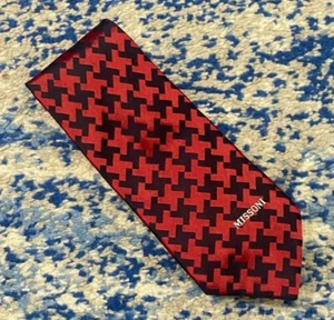 Corbata de seda Missoni azul marino rojo profundo geométrica diente de perro con logotipo hecha en Italia - Imagen 1 de 4