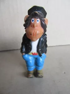 B736 Vintage 1994 Figurine LC Waïkiki Singe Rockeur Jouet Plastique H 7.2 cm - Picture 1 of 8