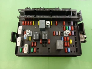 15174981-2 2003 CHEVY TRAILBLAZER EXT REAR FUSE BOX BLOCK RELAY - Picture 1 of 3