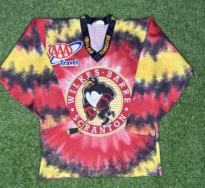 Camiseta Wilkes-Barre Penguins 1999 Tie-Dye Jr M com IceWear Auto Desbotada Antiga - Imagem 1 de 4