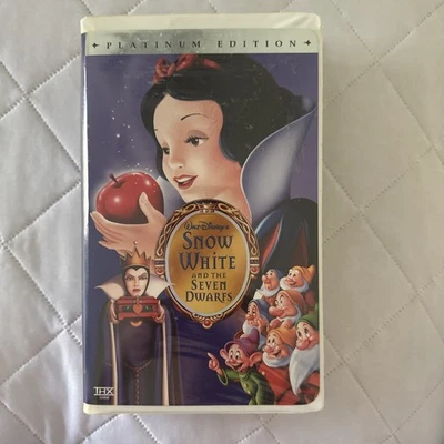 Walt Disney Snow White and the Seven Dwarfs Platinum Edition VHS - Image 1 of 4