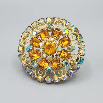 Broche redondo cúpula de desplazamiento tono dorado ámbar y estrás AB de diseñador sin firmar de colección Foto 1 de 4