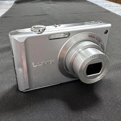 Panasonic LUMIX DMC FX55 fotocamera digitale compatta argento otturatore zoom... - Immagine 1 di 4