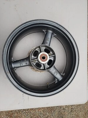 Llanta trasera recta Kawasaki ZX9R ZX9 R-1375 17X5,5 OEM gris 98-99 Foto 1 de 4