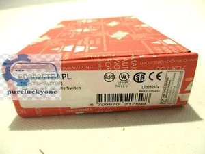 NEW CARLO GAVAZZI EC3025TBAPL CAPACITIVE PROXIMITY SWITCH - Picture 1 of 3